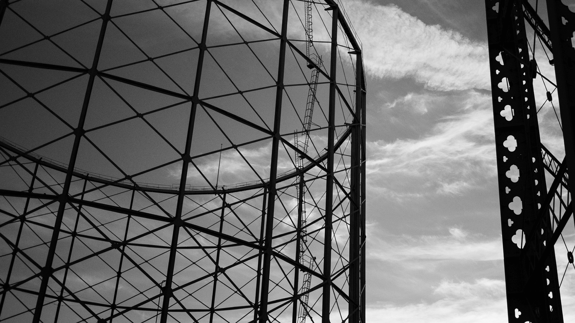 Professional inspection and maintenance of industrial gas storage tanks for safety and compliance